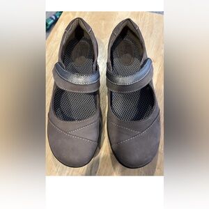 Born Concept boc Womens Leather Brown Mary Jane  size 8M